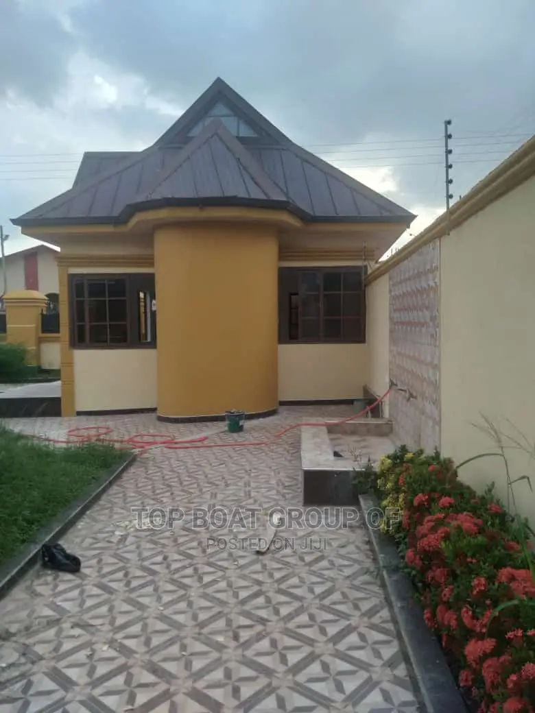 Furnished 8bdrm Apartment in Top Boat Estate, Kumasi Metropolitan