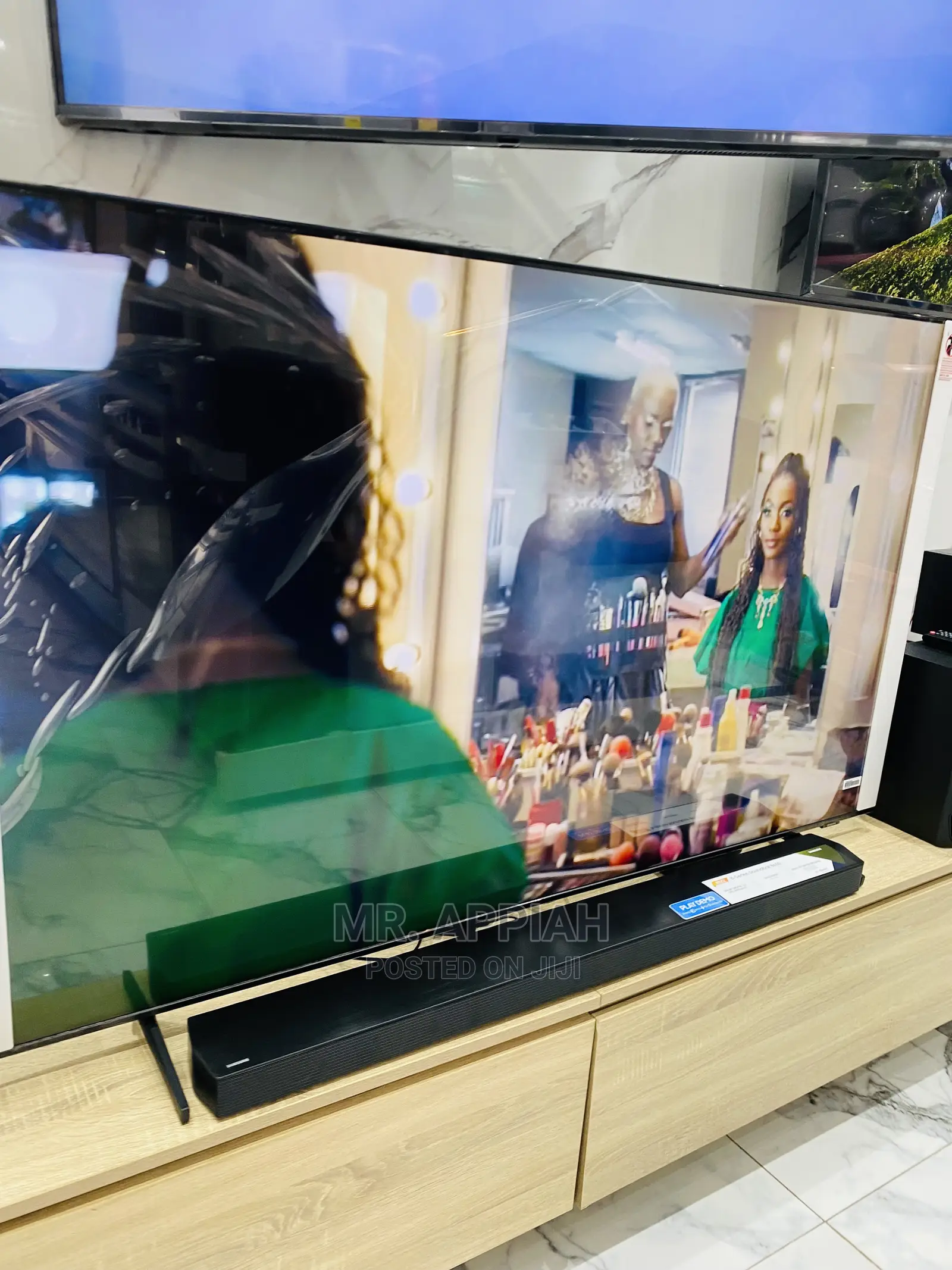 Elegant Black Samsung 55 Inch Uhd Smart Tv 55AU7022.