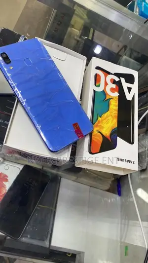 New Samsung Galaxy A30 64 GB Black