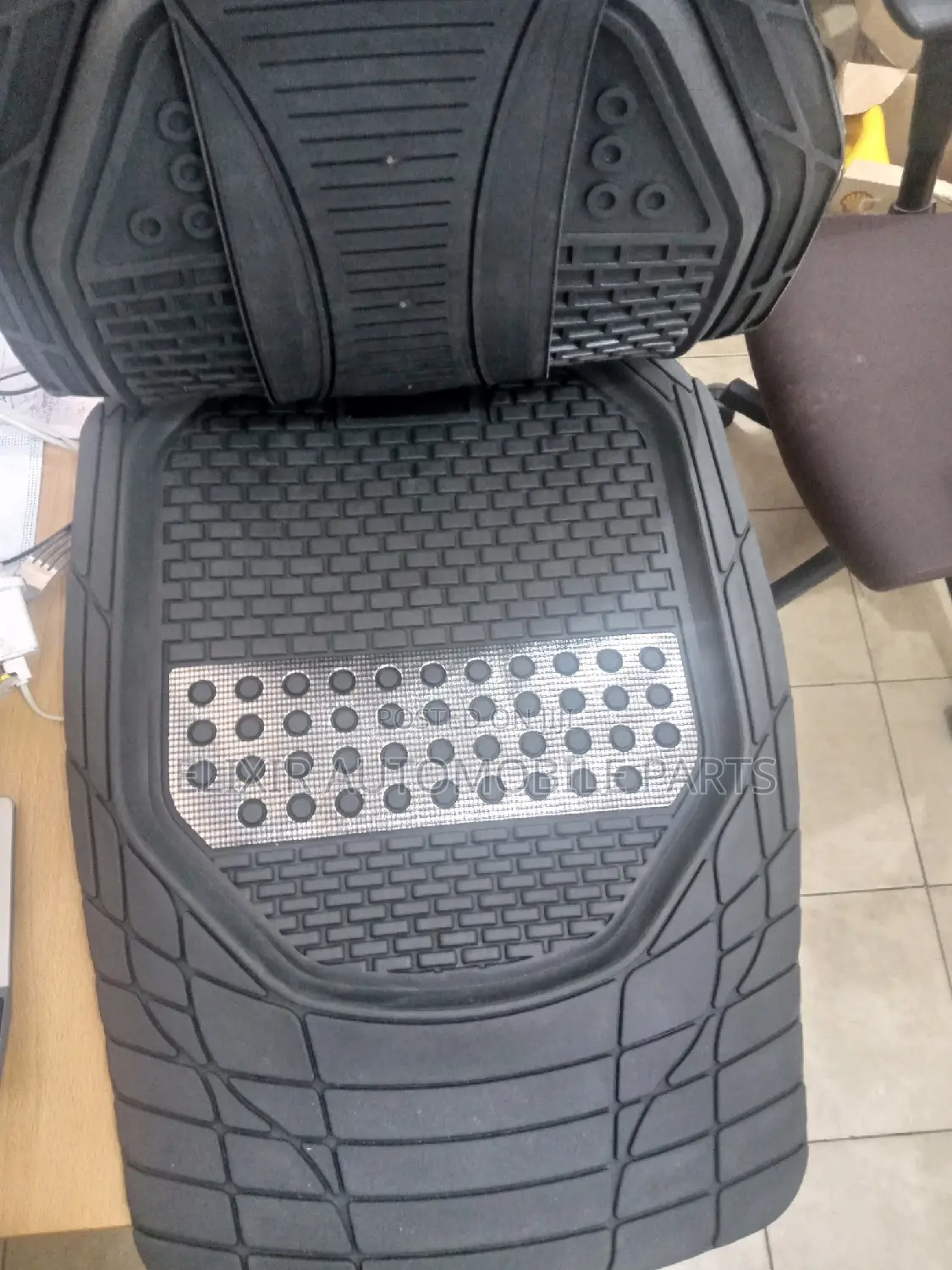 Silver Designed Universal Car Floormat