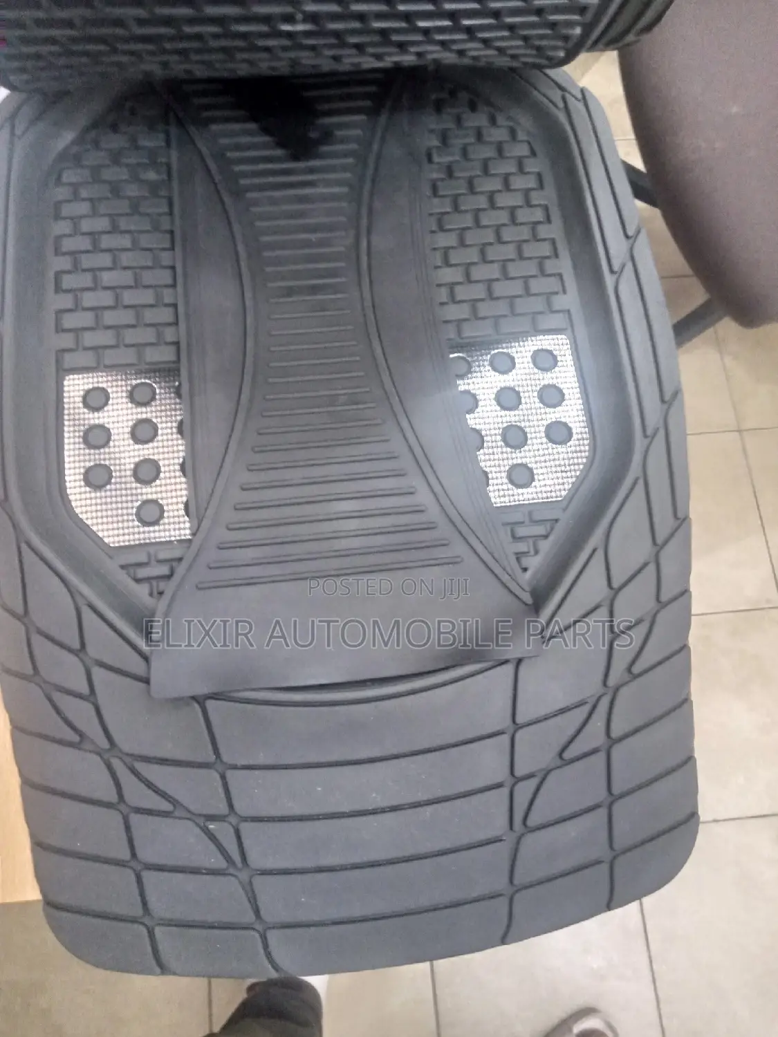 Silver Designed Universal Car Floormat