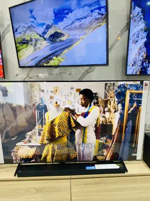 Elegant Black Samsung 60 Inch 60AU7172 UHD LED Tv 