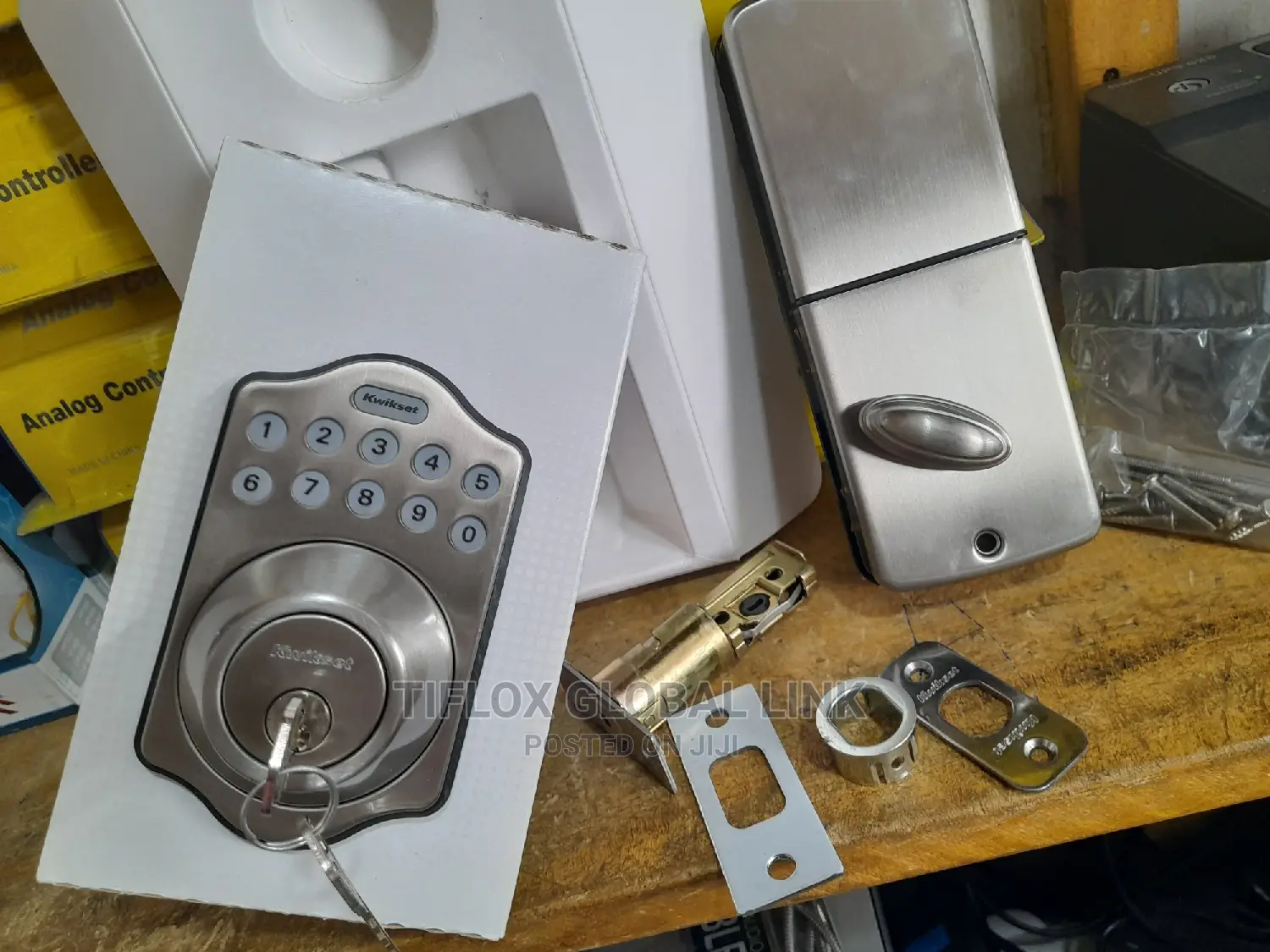 Electronic Deadbolt Keyless Locker (UK)