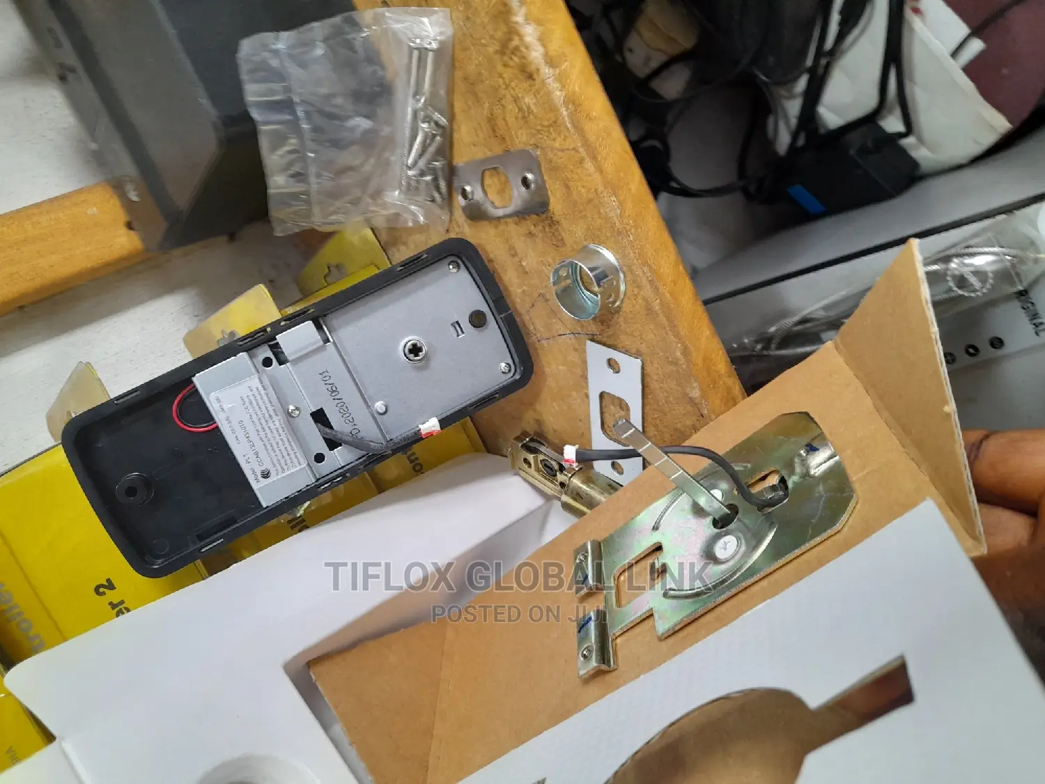 Electronic Deadbolt Keyless Locker (UK)