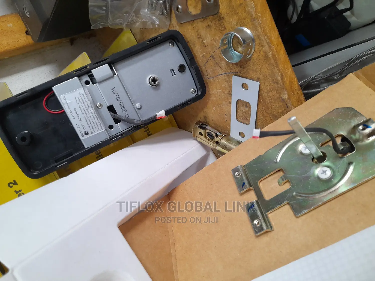 Electronic Deadbolt Keyless Locker (UK)