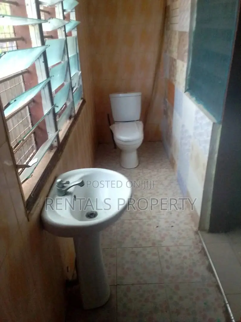 2bdrm Block of Flats in Penteng, Adenta for rent