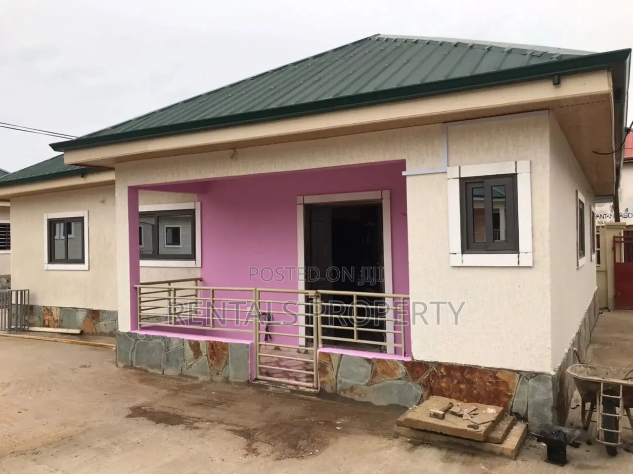 2bdrm Block of Flats in Penteng, Adenta for rent