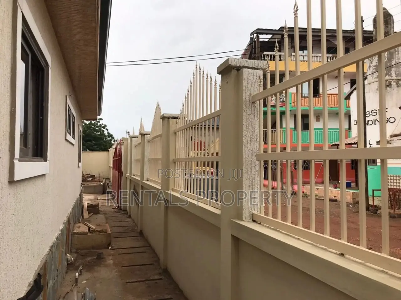 2bdrm Block of Flats in Penteng, Adenta for rent