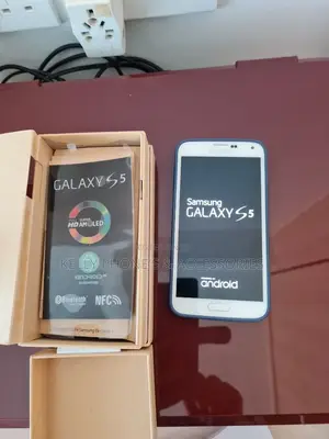 New Samsung Galaxy S5 16 GB White