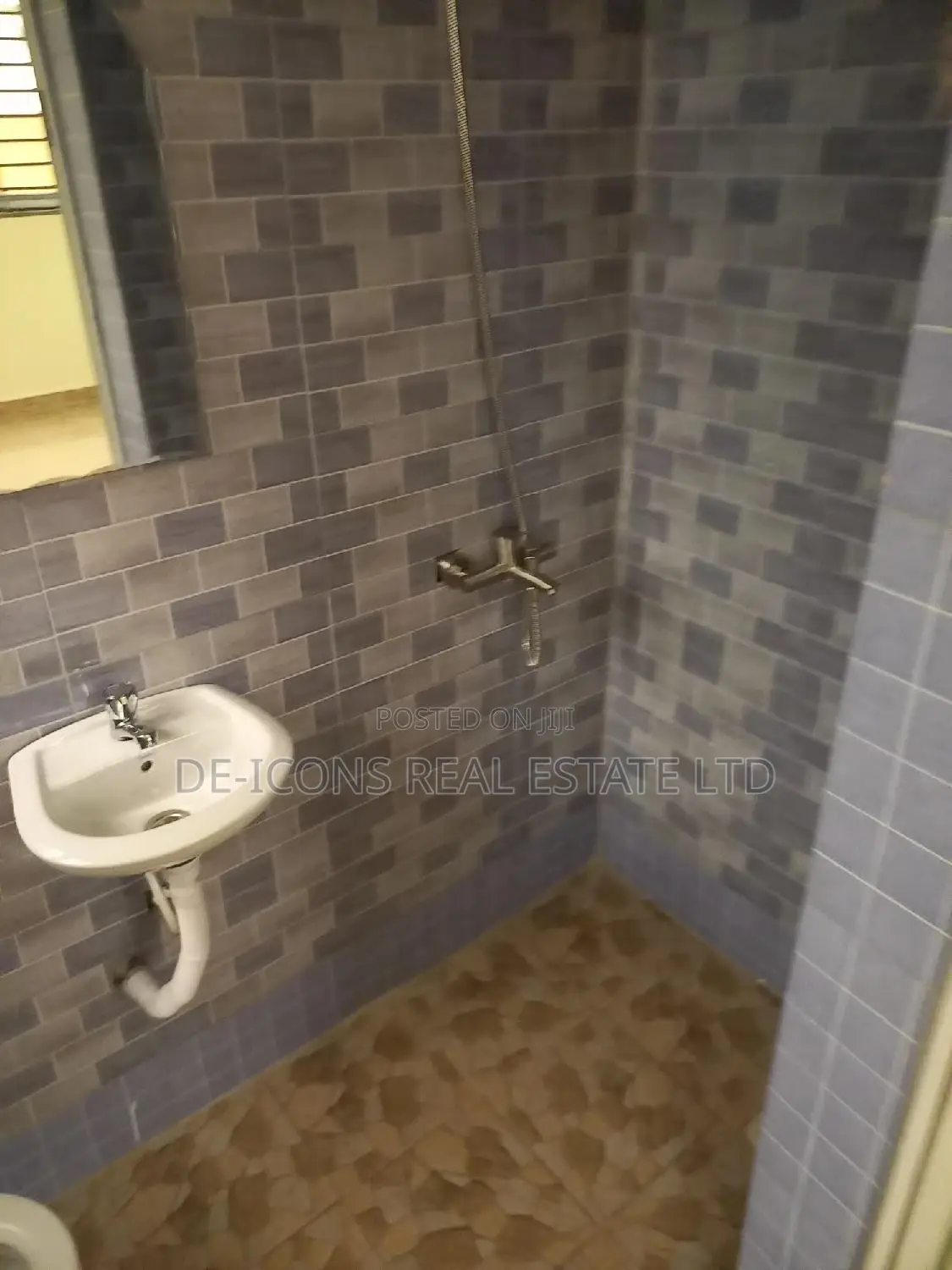1bdrm Duplex in De-Icons Real Estate, Kasoa for rent