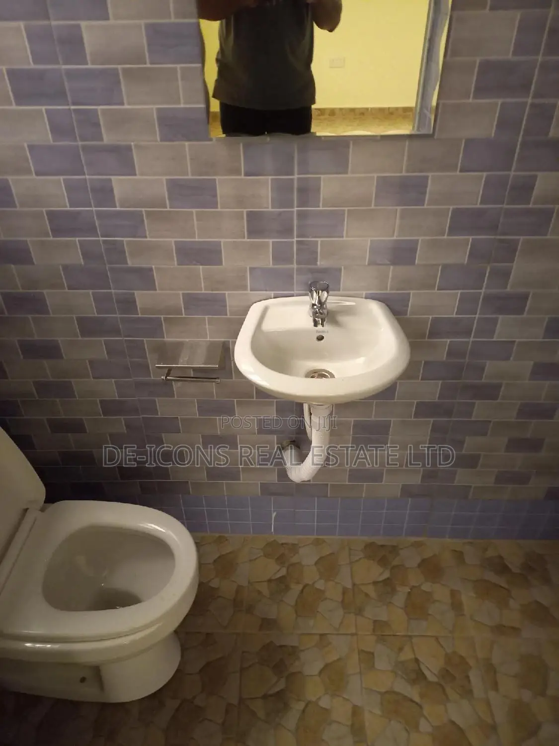 1bdrm Duplex in De-Icons Real Estate, Kasoa for rent