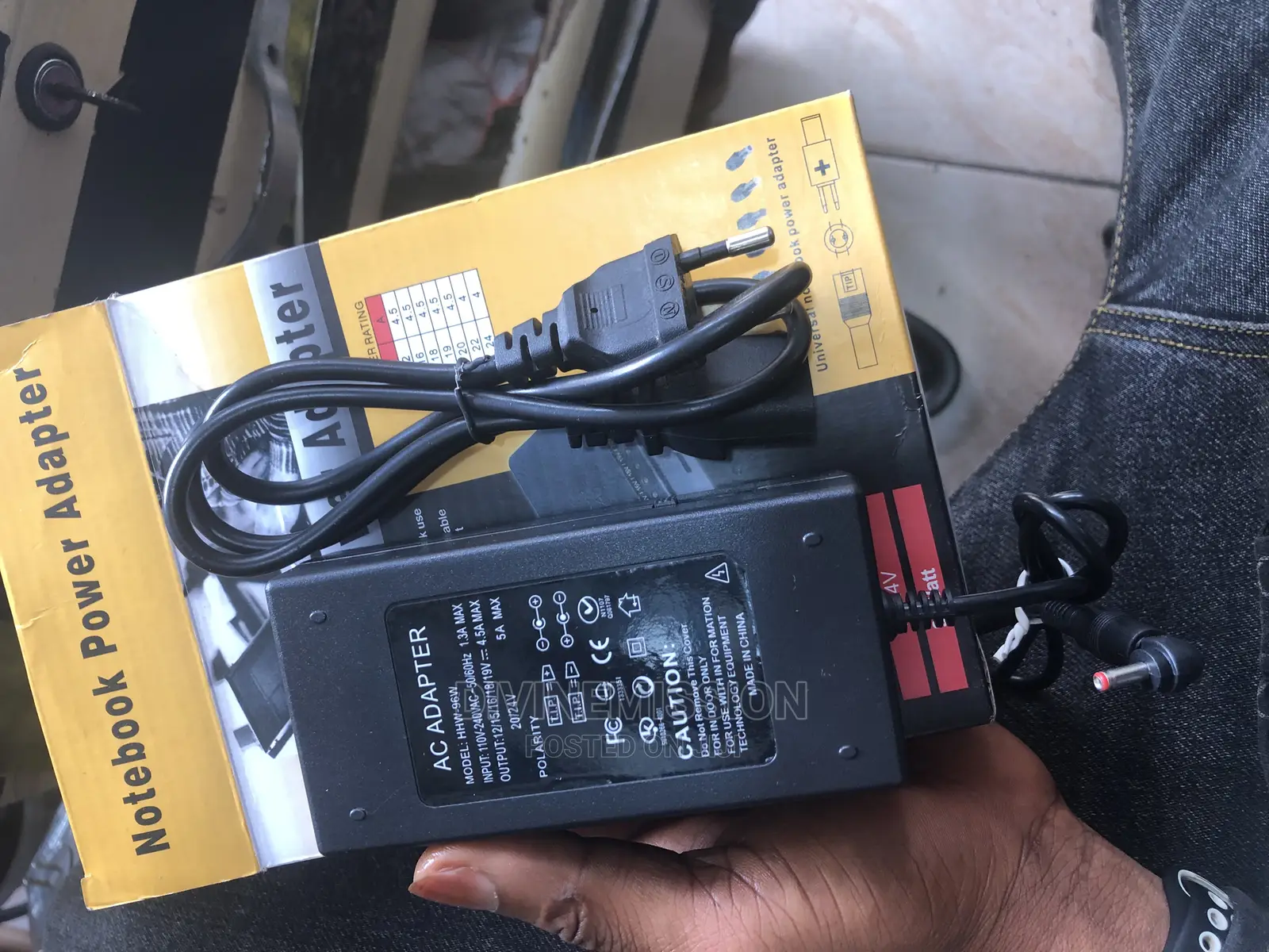 Universal Laptop Adapter, 12v,15,17v,20v,24v