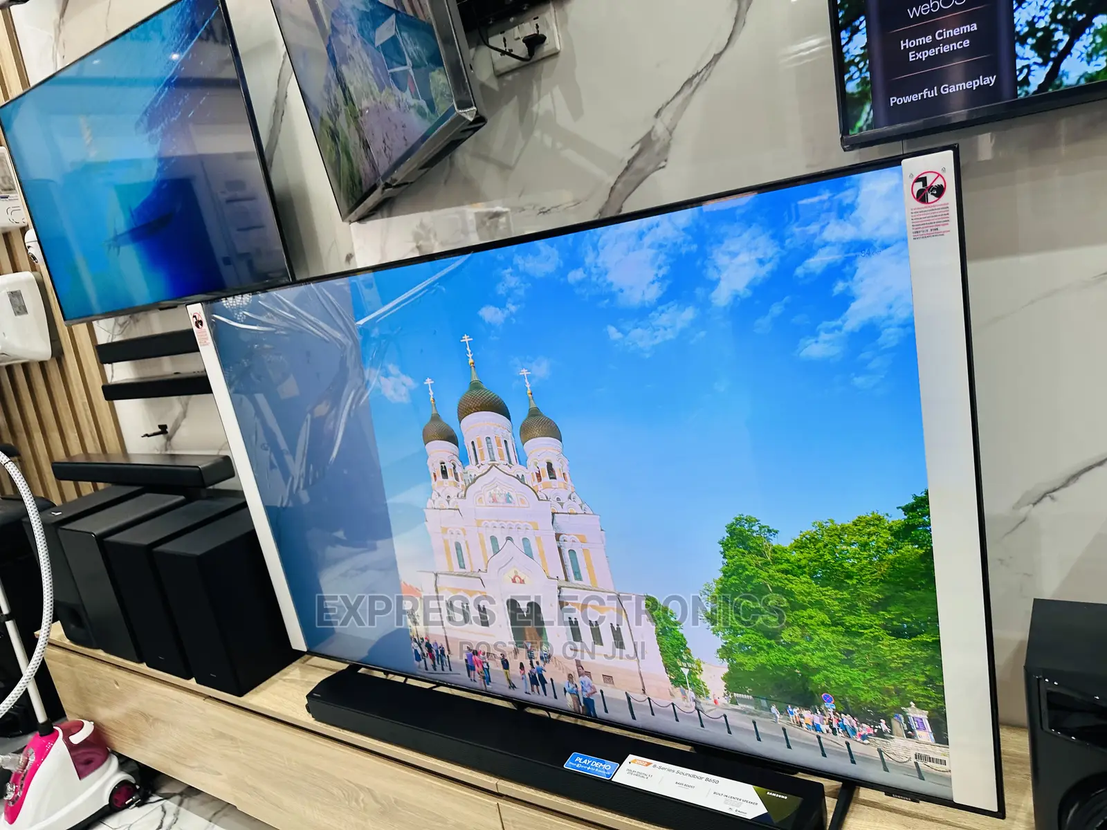 Samsung UHD Smart 55”Au7092 Spectacular Display