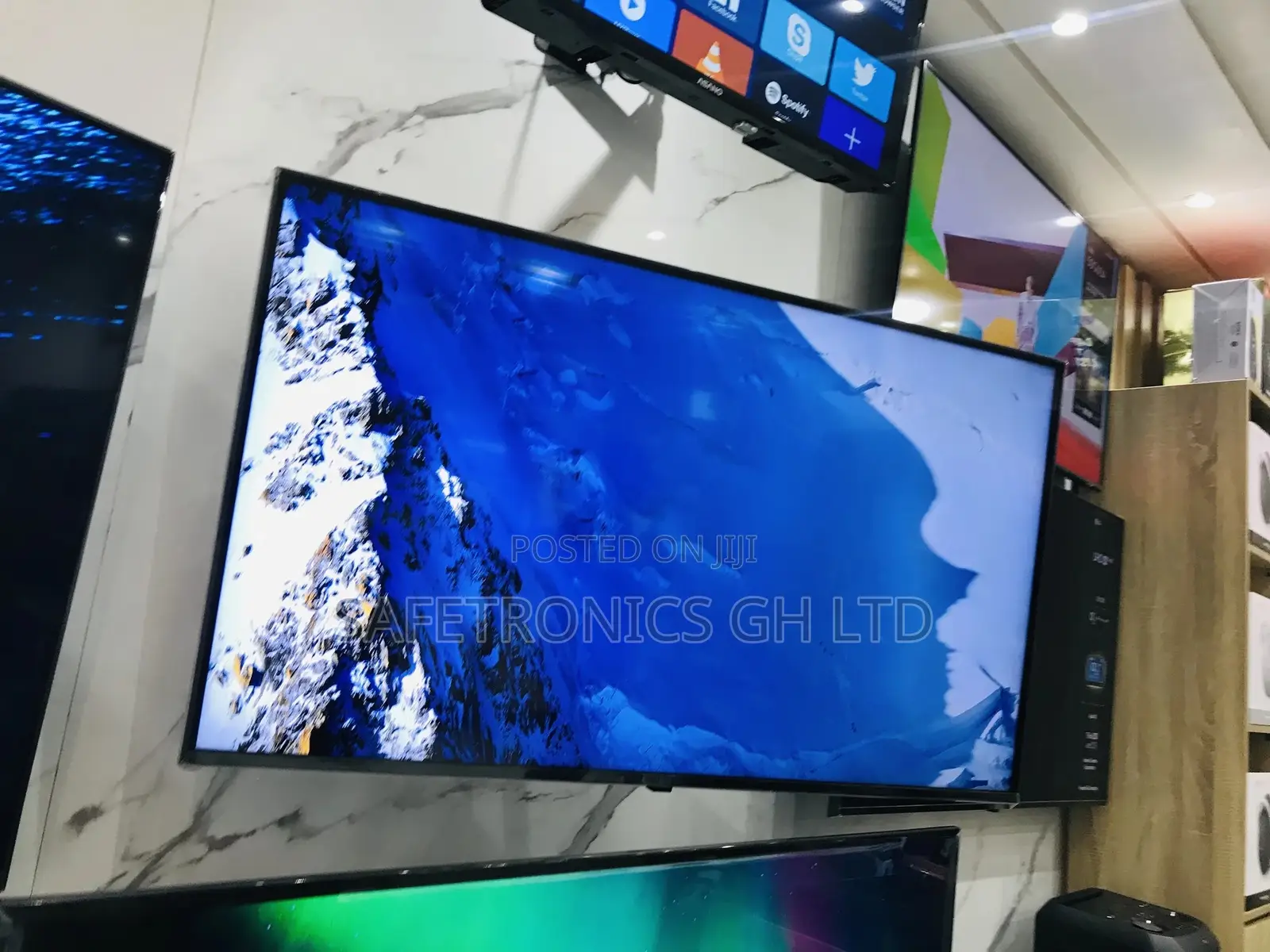 55 Inches Glossy Adjustable Led Uhd Samsung Au70 Tv