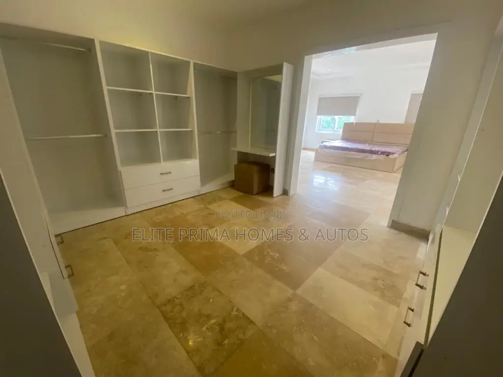 4bdrm Townhouse/Terrace in Cantonments for sale