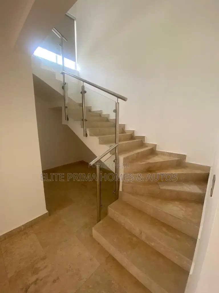 4bdrm Townhouse/Terrace in Cantonments for sale