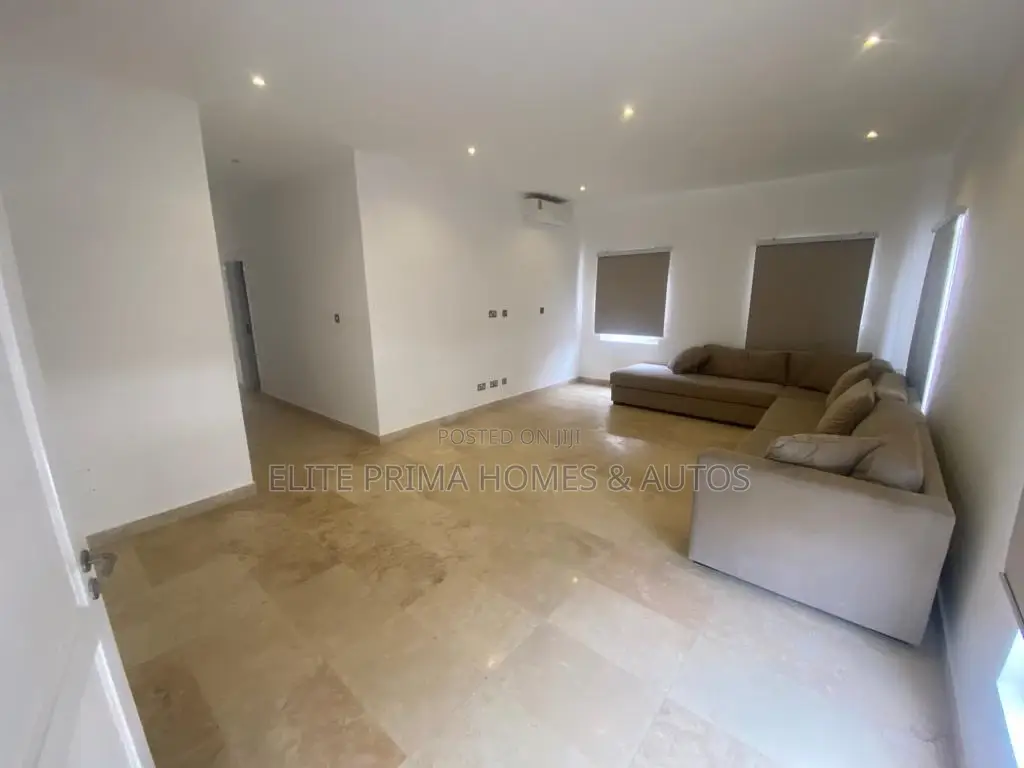 4bdrm Townhouse/Terrace in Cantonments for sale