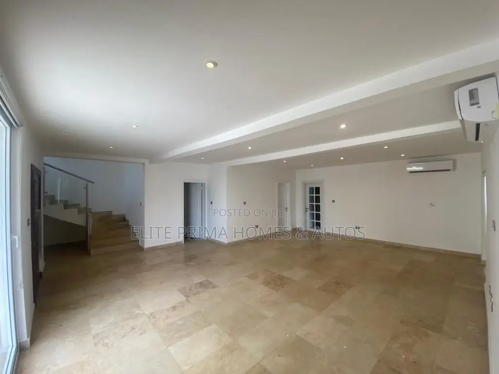 4bdrm Townhouse/Terrace in Cantonments for sale