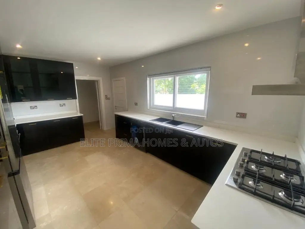 4bdrm Townhouse/Terrace in Cantonments for sale