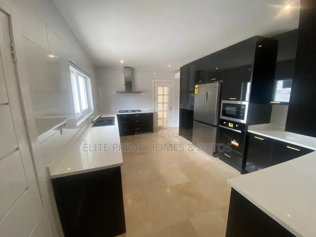 4bdrm Townhouse/Terrace in Cantonments for sale