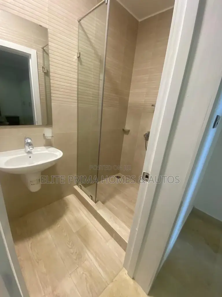 4bdrm Townhouse/Terrace in Cantonments for sale
