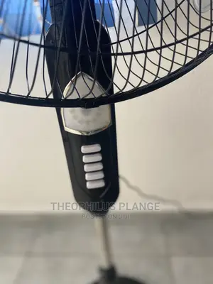 Solar Rechargeable Fan. With Extra Battery And Solar Panels