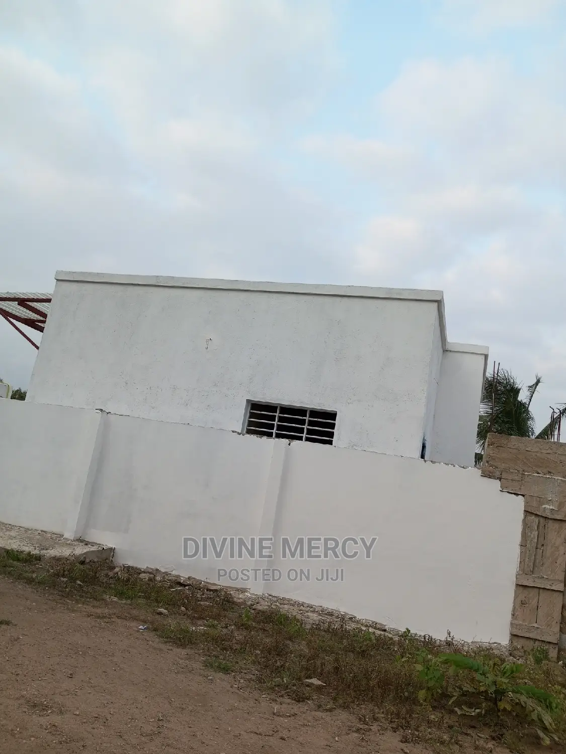 2bdrm Bungalow in Liaberian Camp Road, Kasoa for sale