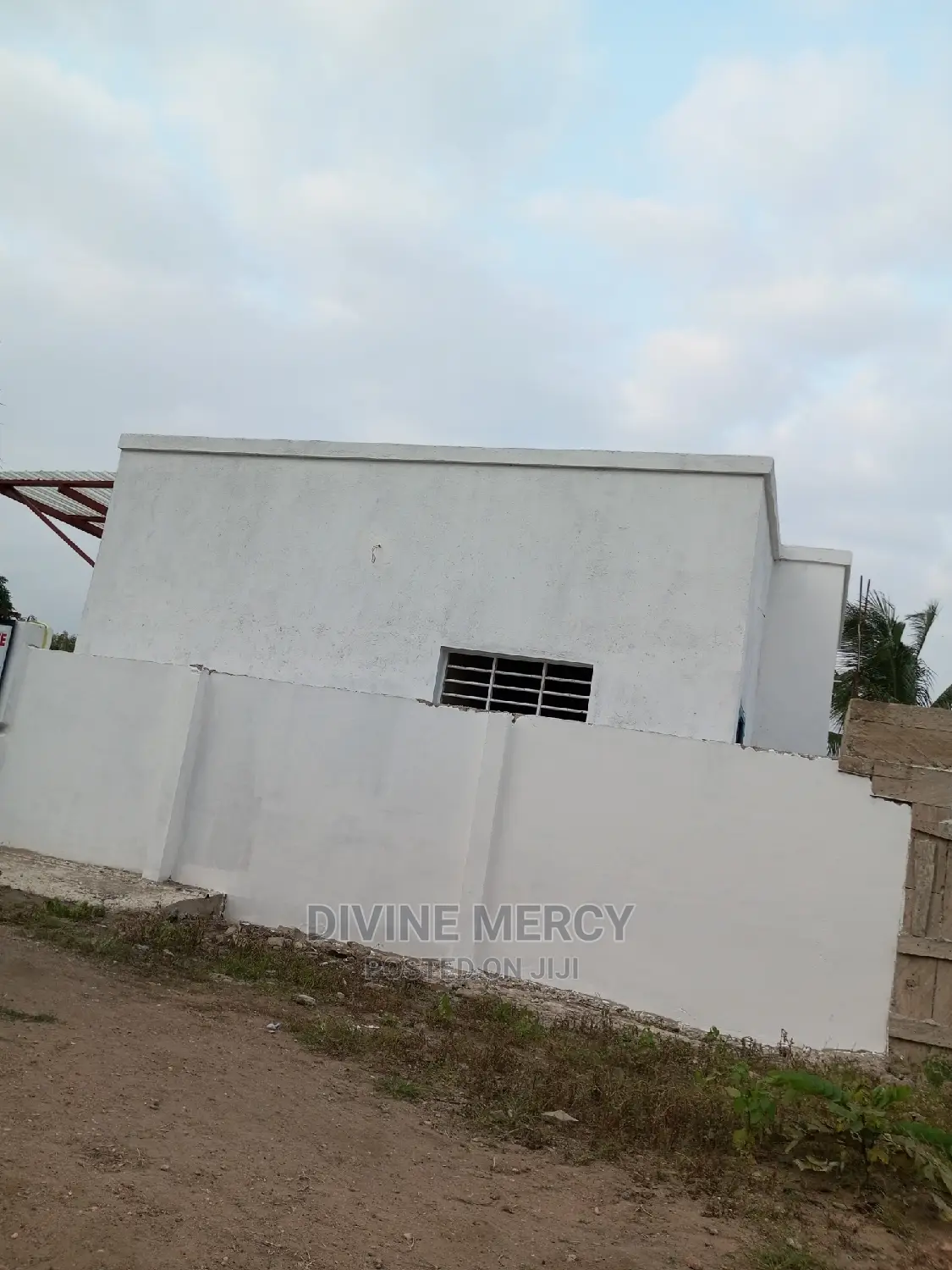 2bdrm Bungalow in Liaberian Camp Road, Kasoa for sale
