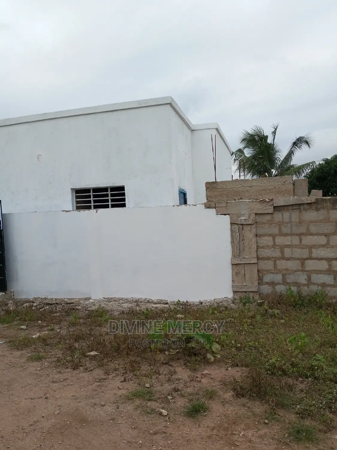 2bdrm Bungalow in Liaberian Camp Road, Kasoa for sale