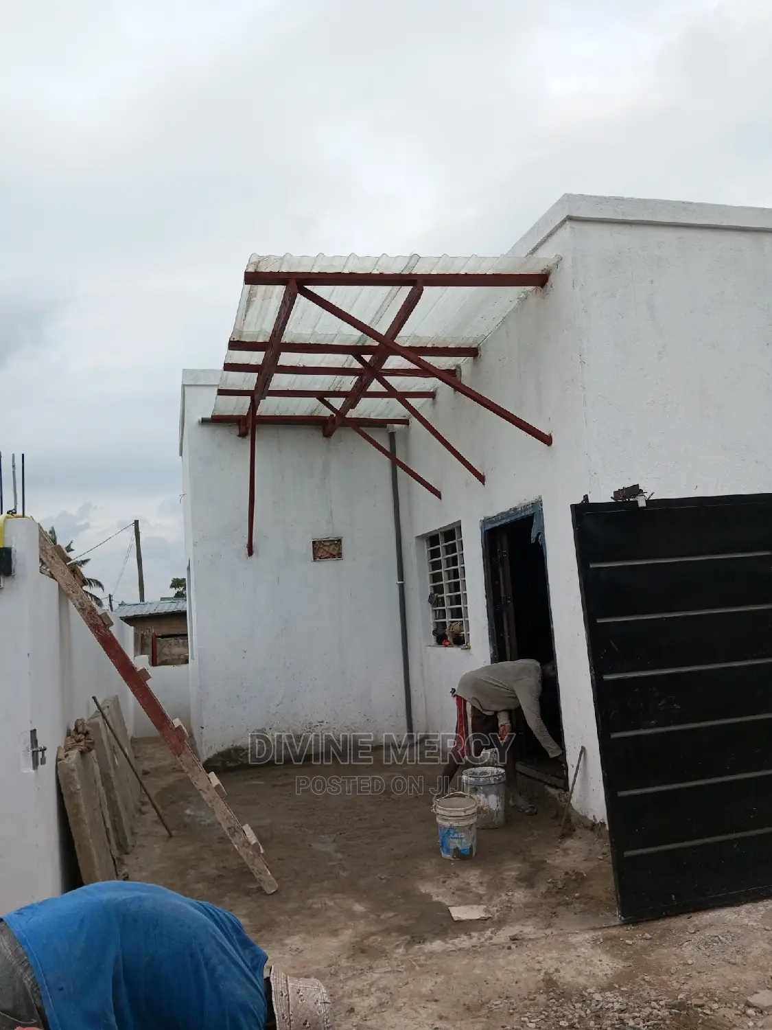 2bdrm Bungalow in Liaberian Camp Road, Kasoa for sale