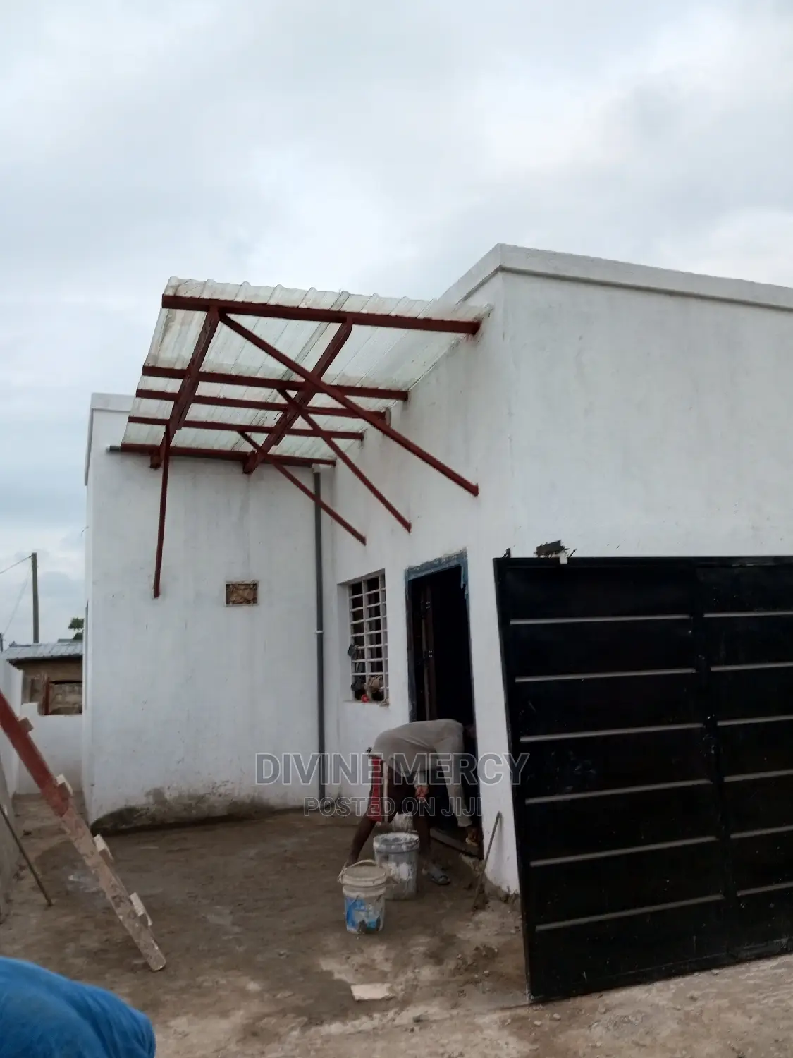 2bdrm Bungalow in Liaberian Camp Road, Kasoa for sale