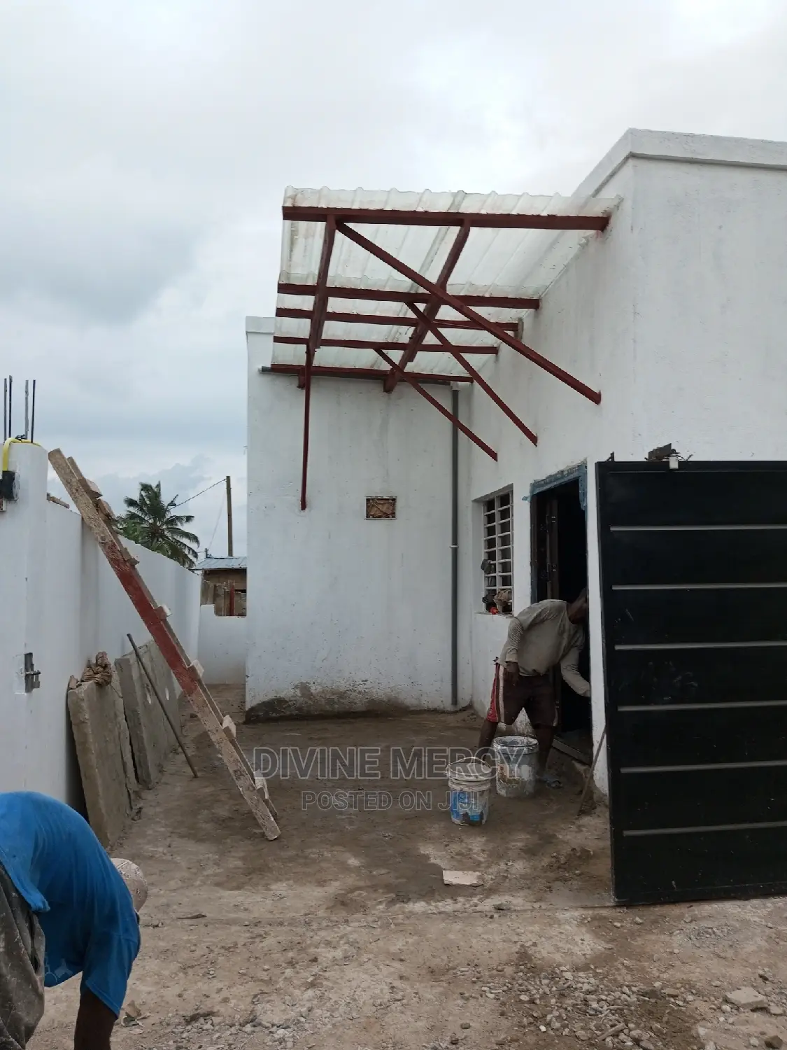 2bdrm Bungalow in Liaberian Camp Road, Kasoa for sale