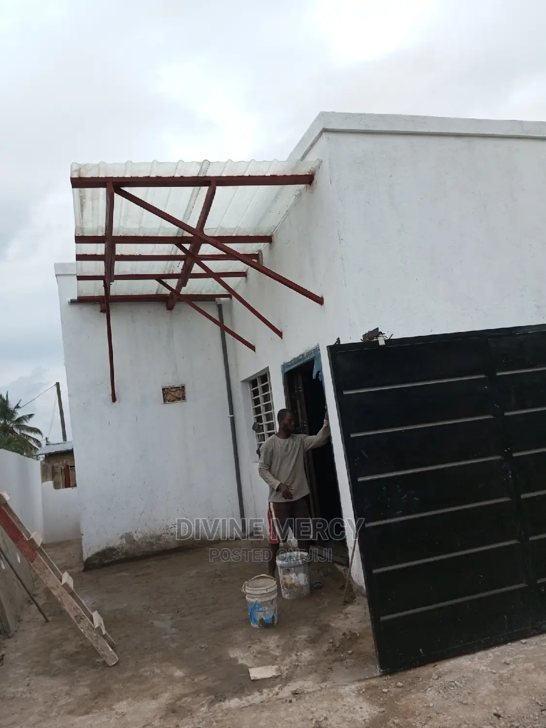 2bdrm Bungalow in Liaberian Camp Road, Kasoa for sale