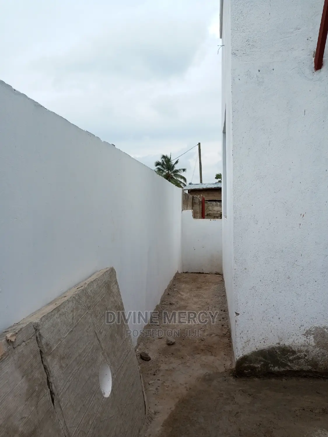2bdrm Bungalow in Liaberian Camp Road, Kasoa for sale