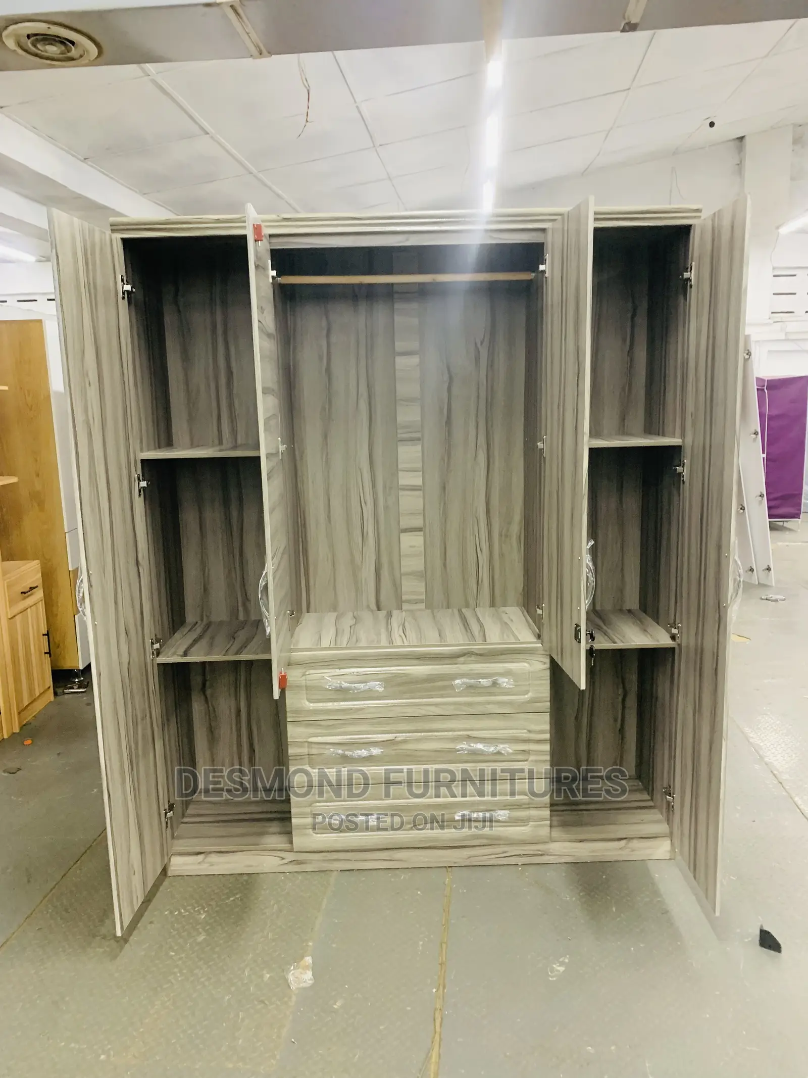 Four Doors Wardrobe With a Mirror Gray Code 8174