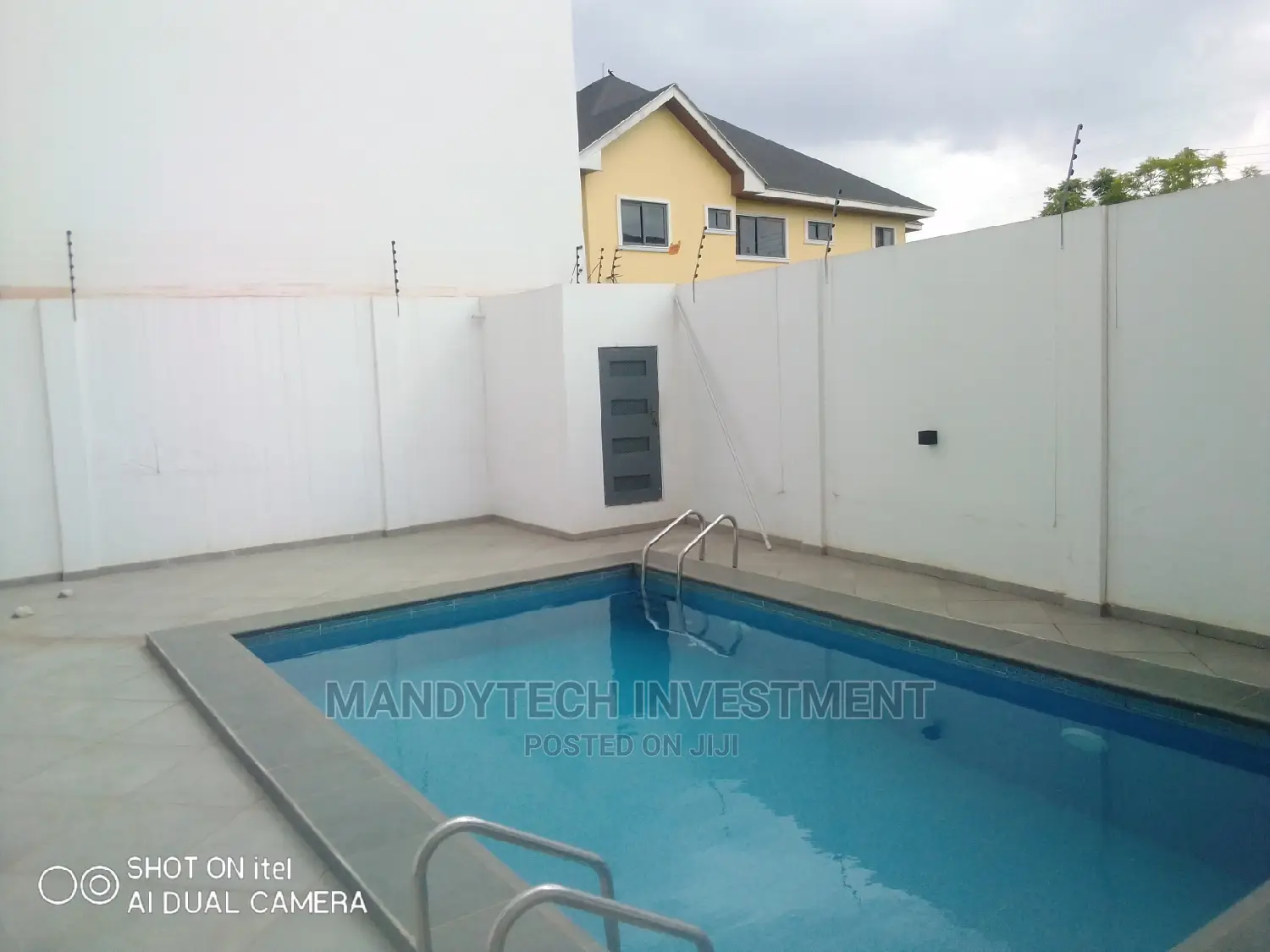 Furnished 5bdrm Duplex in School Junction for sale