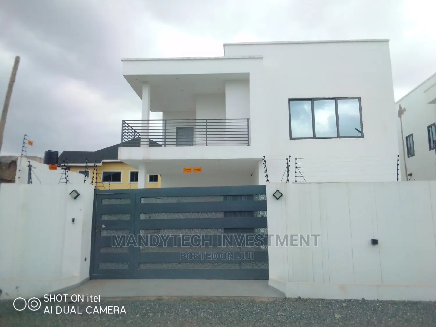 Furnished 5bdrm Duplex in School Junction for sale