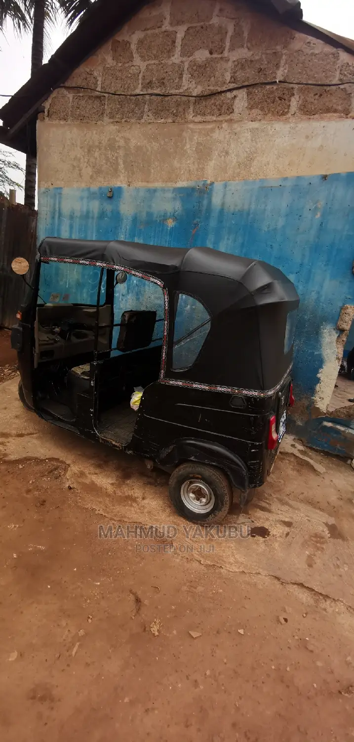 Bajaj RE 2021 Black