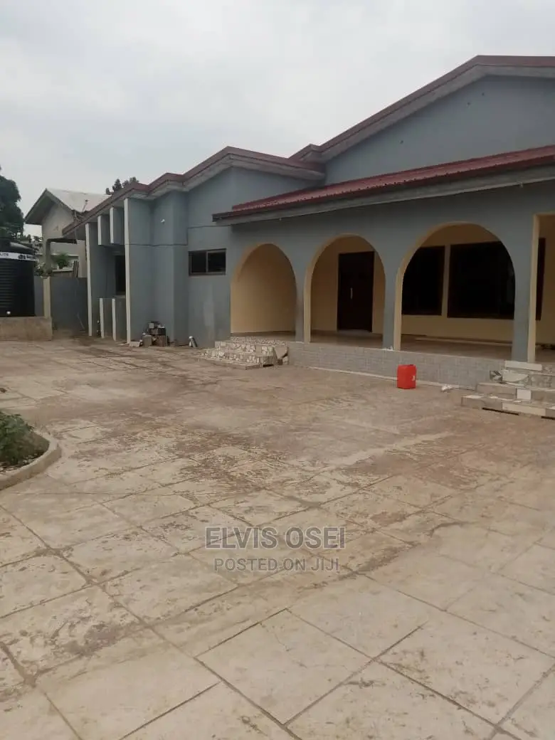 3bdrm Apartment in Ayigbe Town, Weija for rent