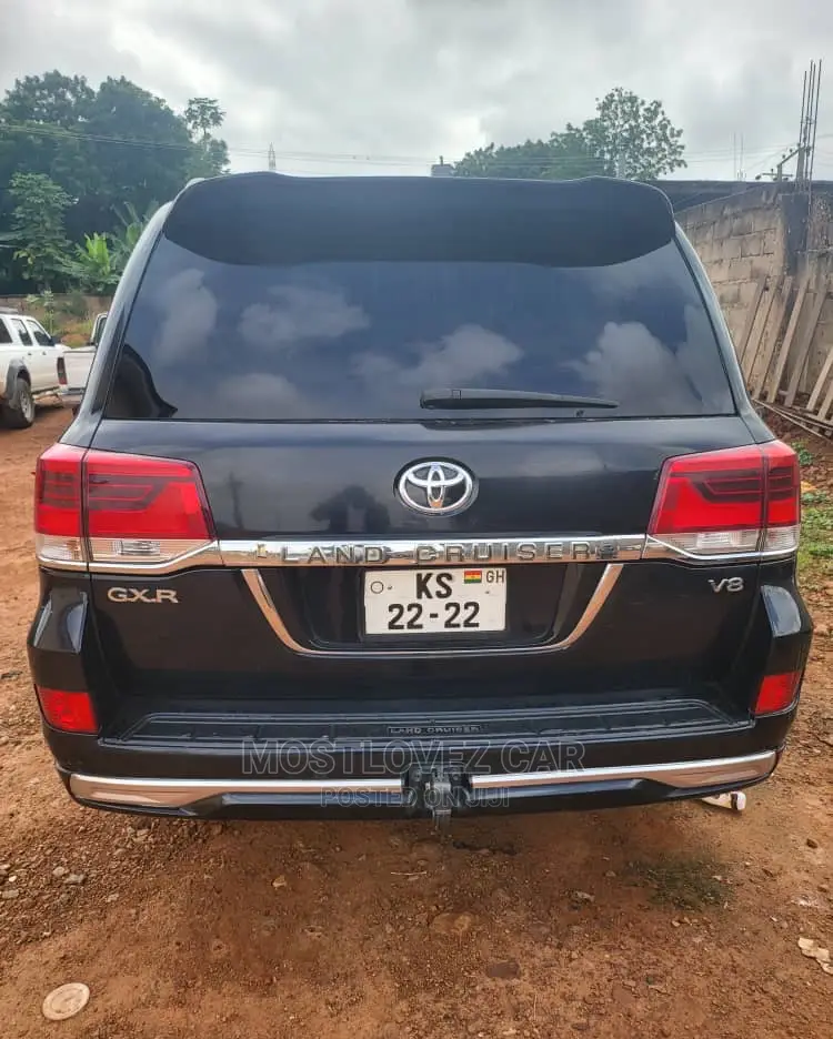 Rent a Car- V8 for Rent in Ghana- Car Rentals in Ghana 