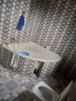 4bdrm Apartment in Community 18 Road, Spintex for rent