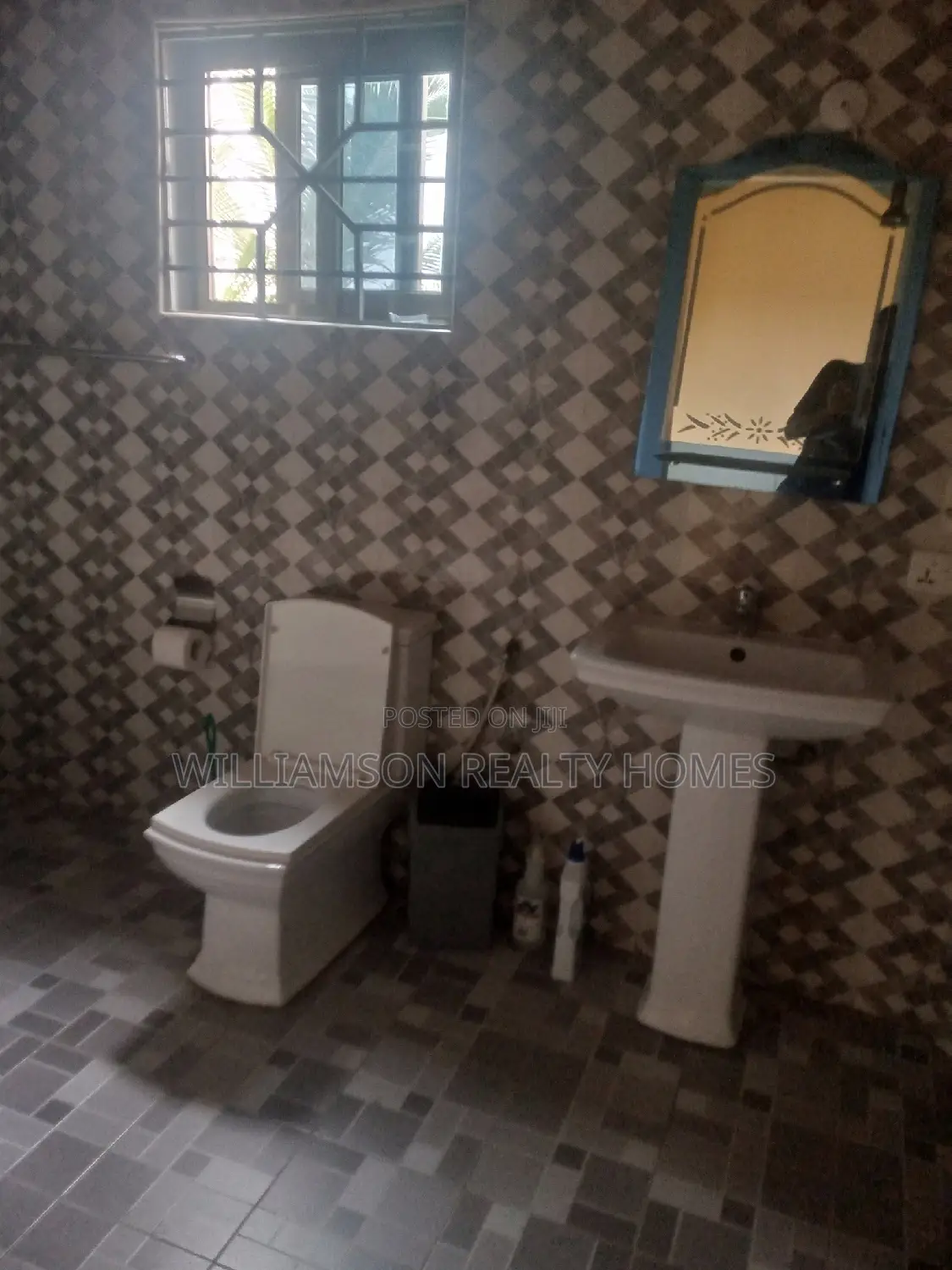 4bdrm Apartment in Community 18 Road, Spintex for rent