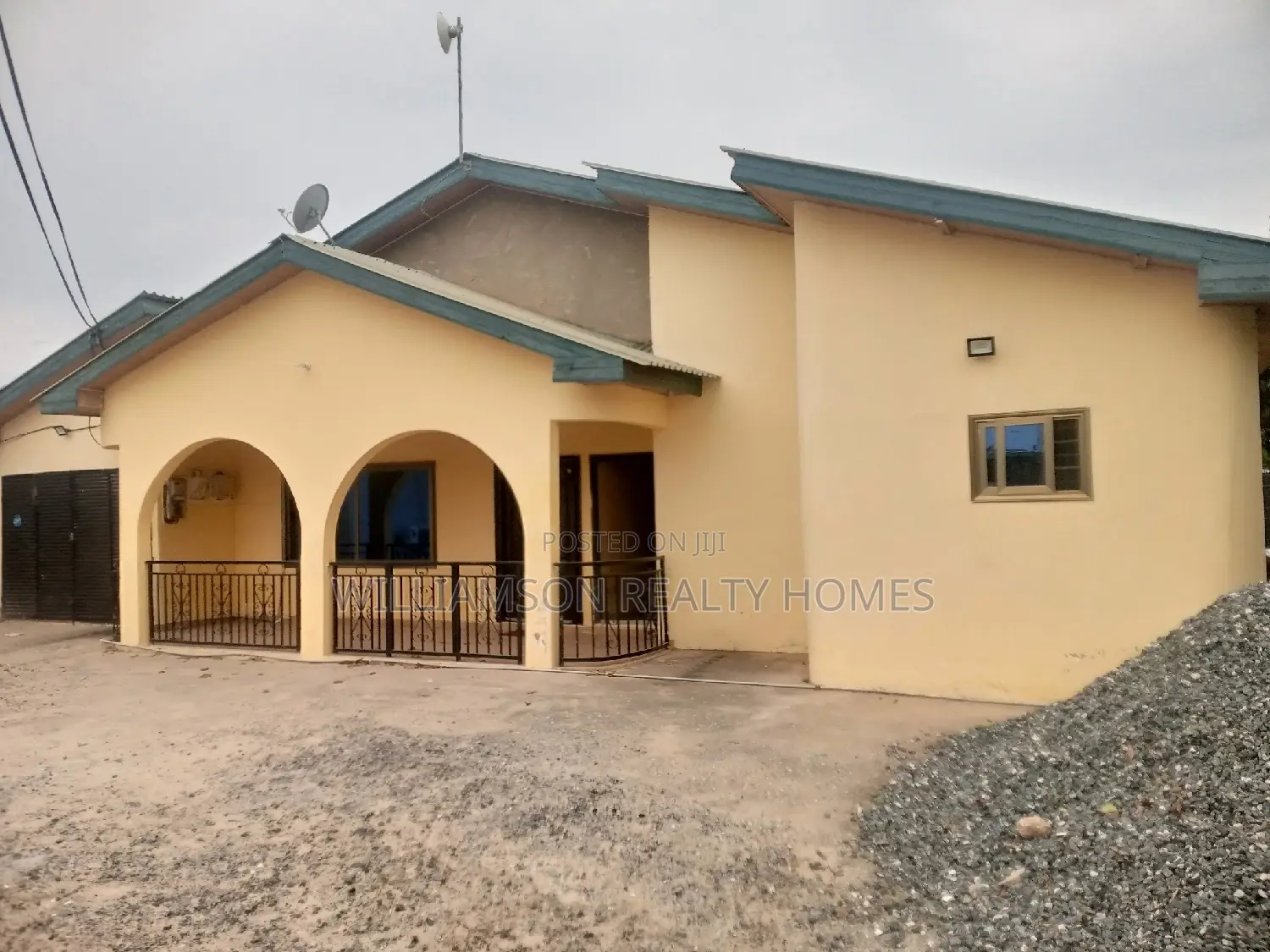 4bdrm Apartment in Community 18 Road, Spintex for rent