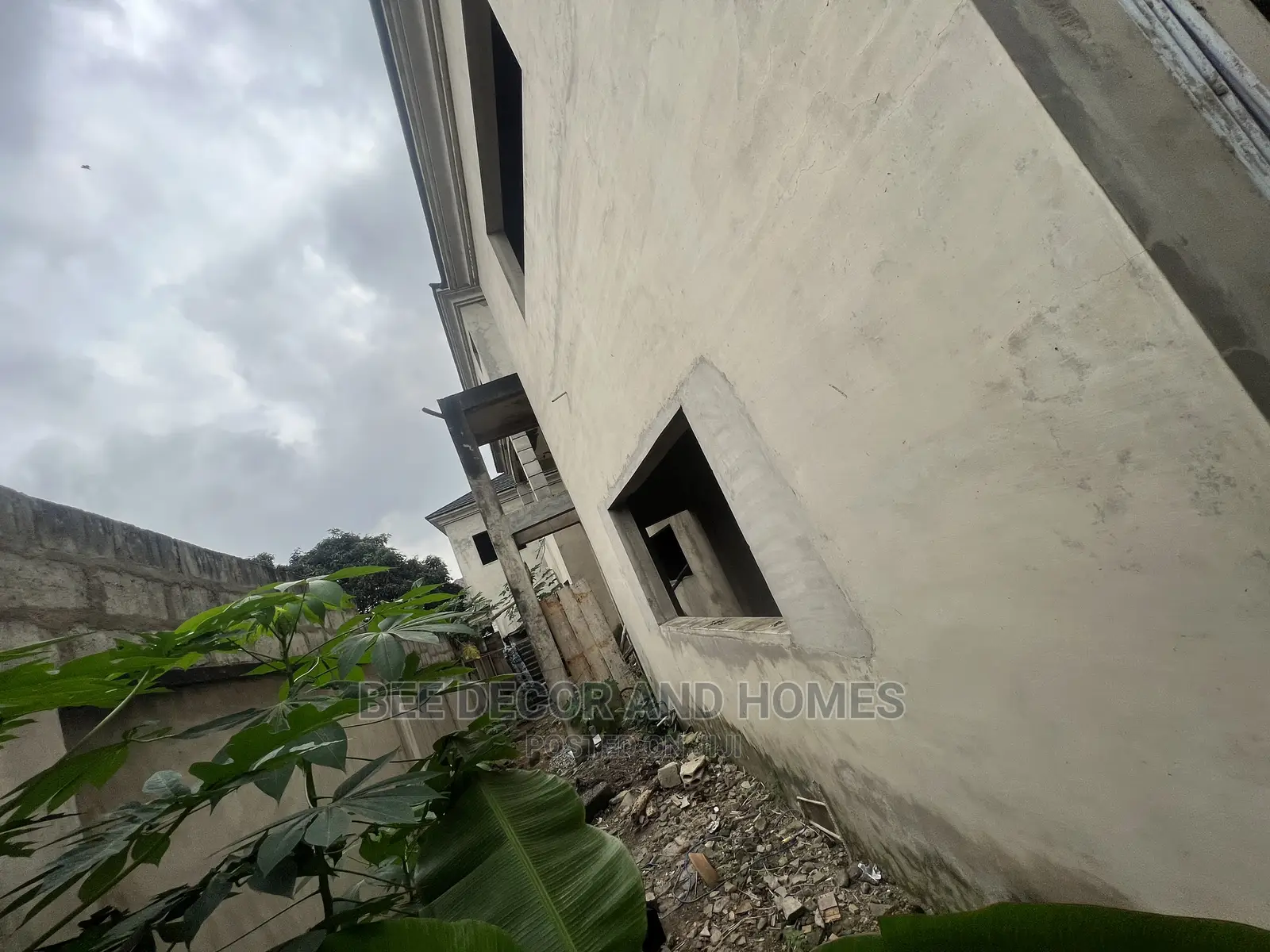 8bdrm Mansion in Bee Decor And Homes, West Legon for sale