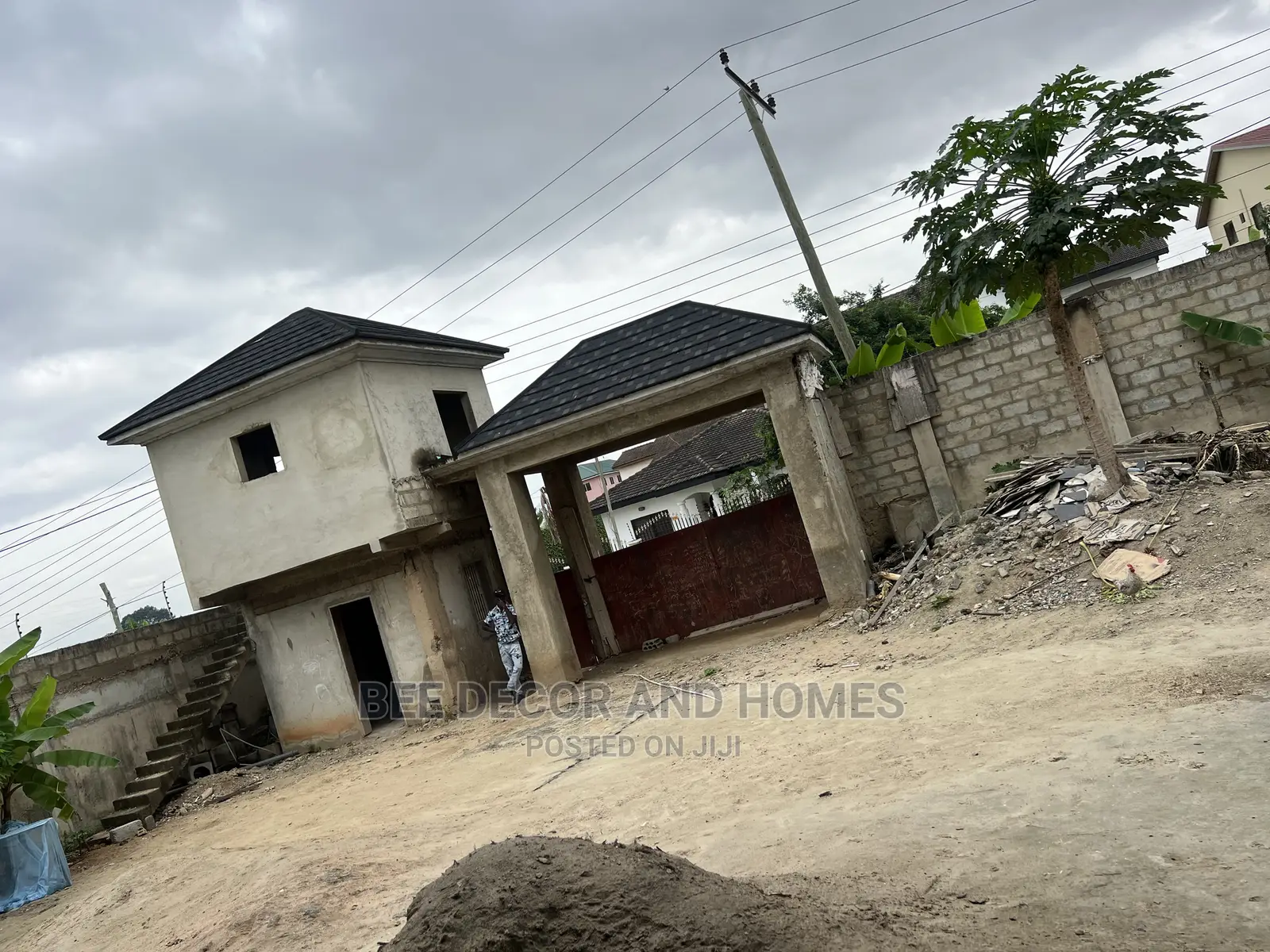 8bdrm Mansion in Bee Decor And Homes, West Legon for sale