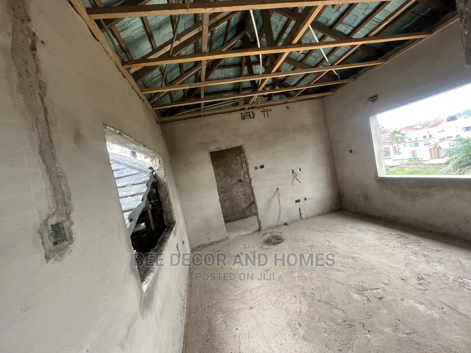 8bdrm Mansion in Bee Decor And Homes, West Legon for sale