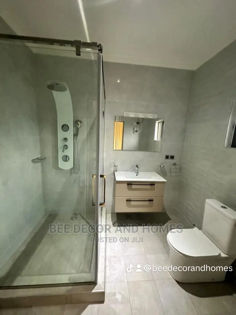 5bdrm Mansion in Bee Decor And Homes, East Legon for rent