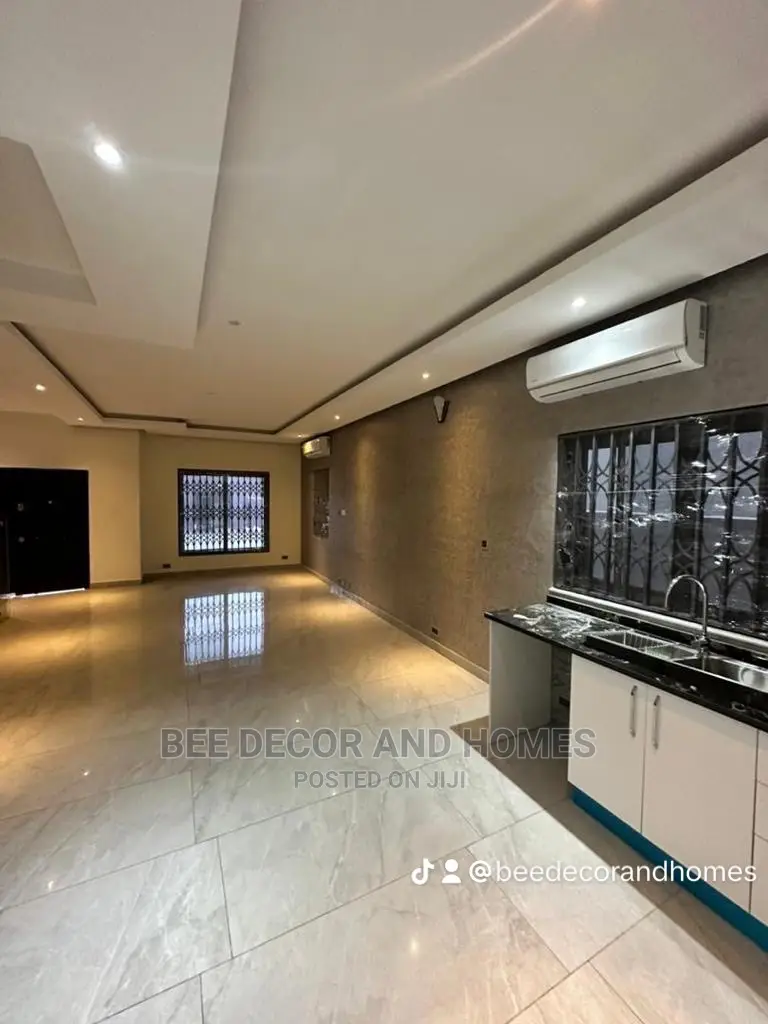 5bdrm Mansion in Bee Decor And Homes, East Legon for rent