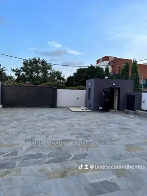 5bdrm Mansion in Bee Decor And Homes, East Legon for rent