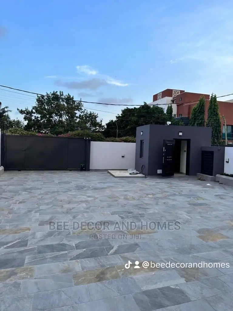 5bdrm Mansion in Bee Decor And Homes, East Legon for rent